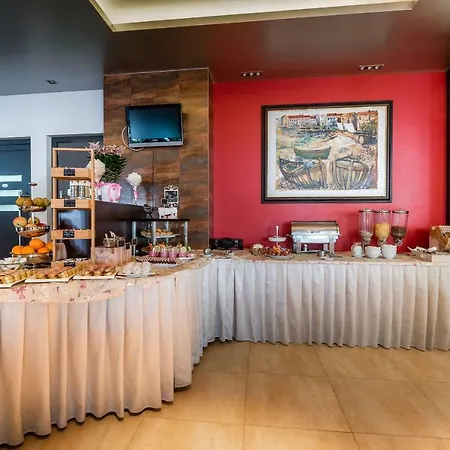 Maritimo מלון 3*